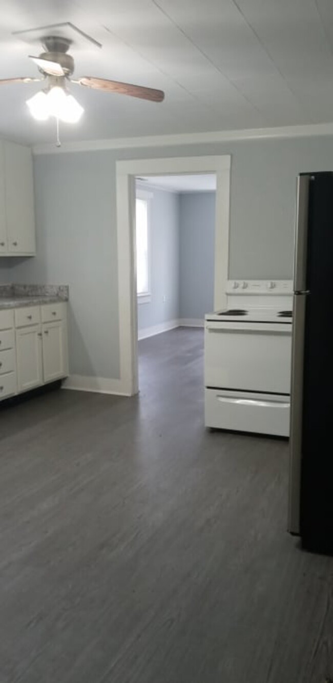 Foto del edificio - 711 N. Catalpa St.