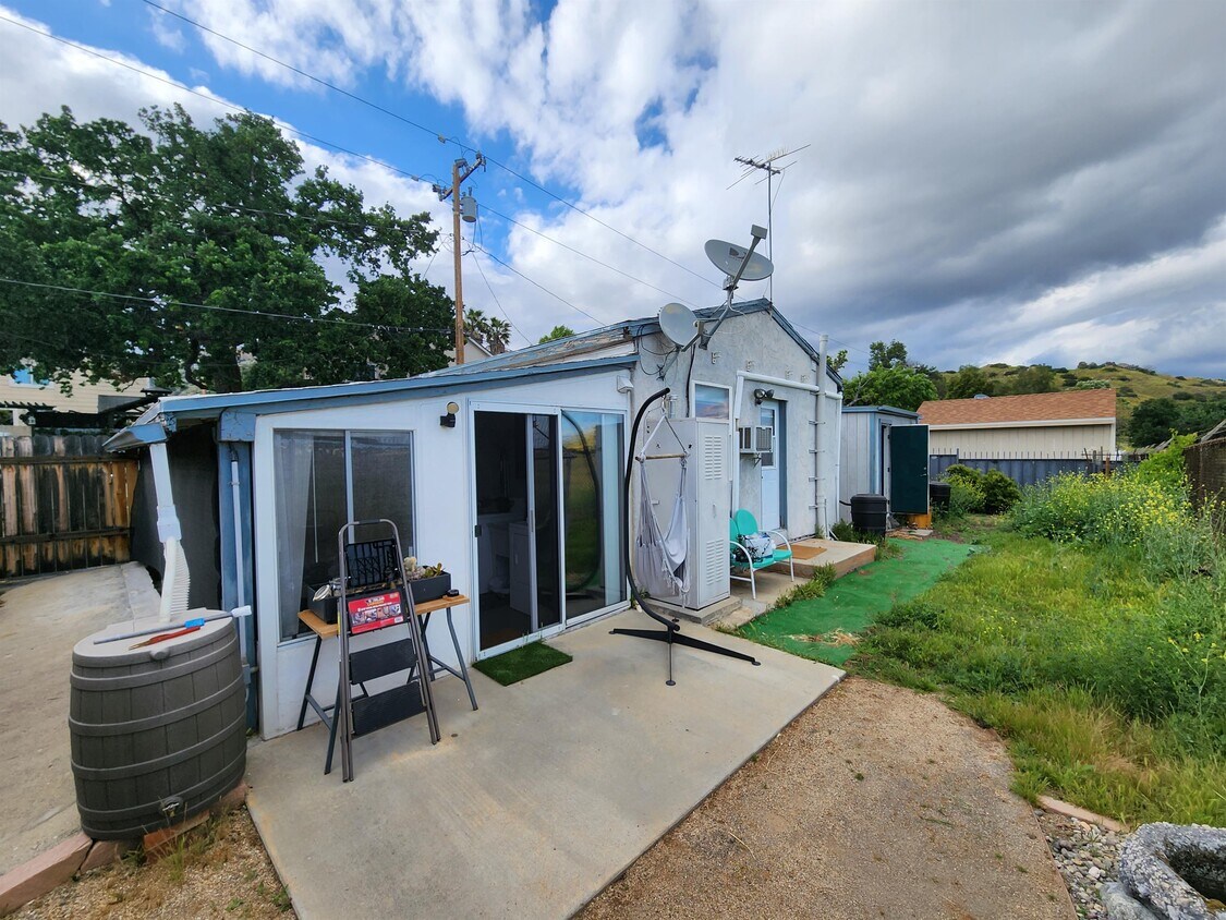 23140 Schumann Rd, Chatsworth, CA 91311 House Rental in Chatsworth, CA