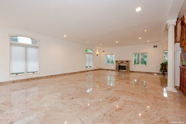 Foto del edificio - 44 Maple Dr