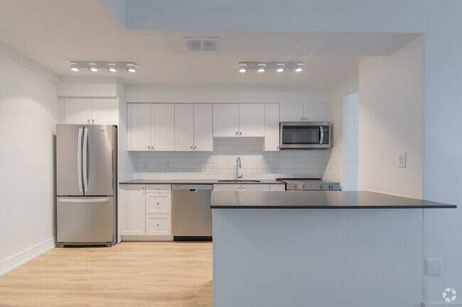 3 chambres, 2 salles de bain - 114 m² - Cuisine - Champlain Towers at 75 Thorncliffe Park Drive