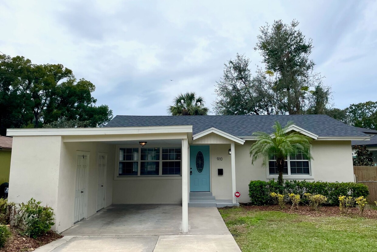 Primary Photo - Renovated 2 bed/2 bath home located in the...