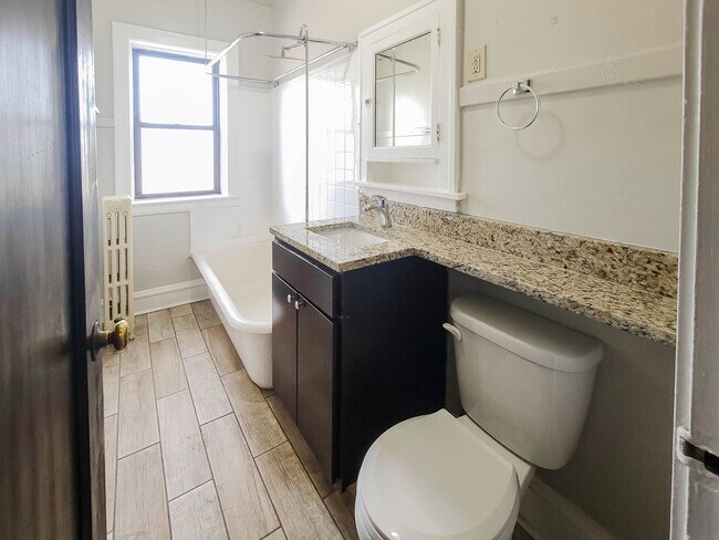 Building Photo - 5057 N Wolcott Ave