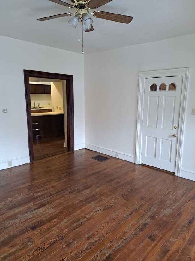 Building Photo - 2 BR Apartment in West Central District