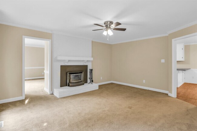 Building Photo - 302 Fairfield Ln
