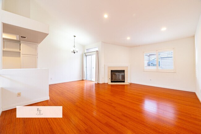 Building Photo - Bright Townhome in Sunset Community with Garage | Chino Valley USD