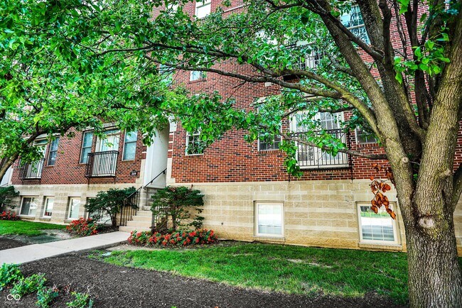 Foto del edificio - 219 N New Jersey St