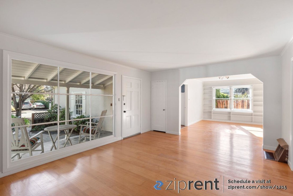 Primary Photo - 711 Regal Ct