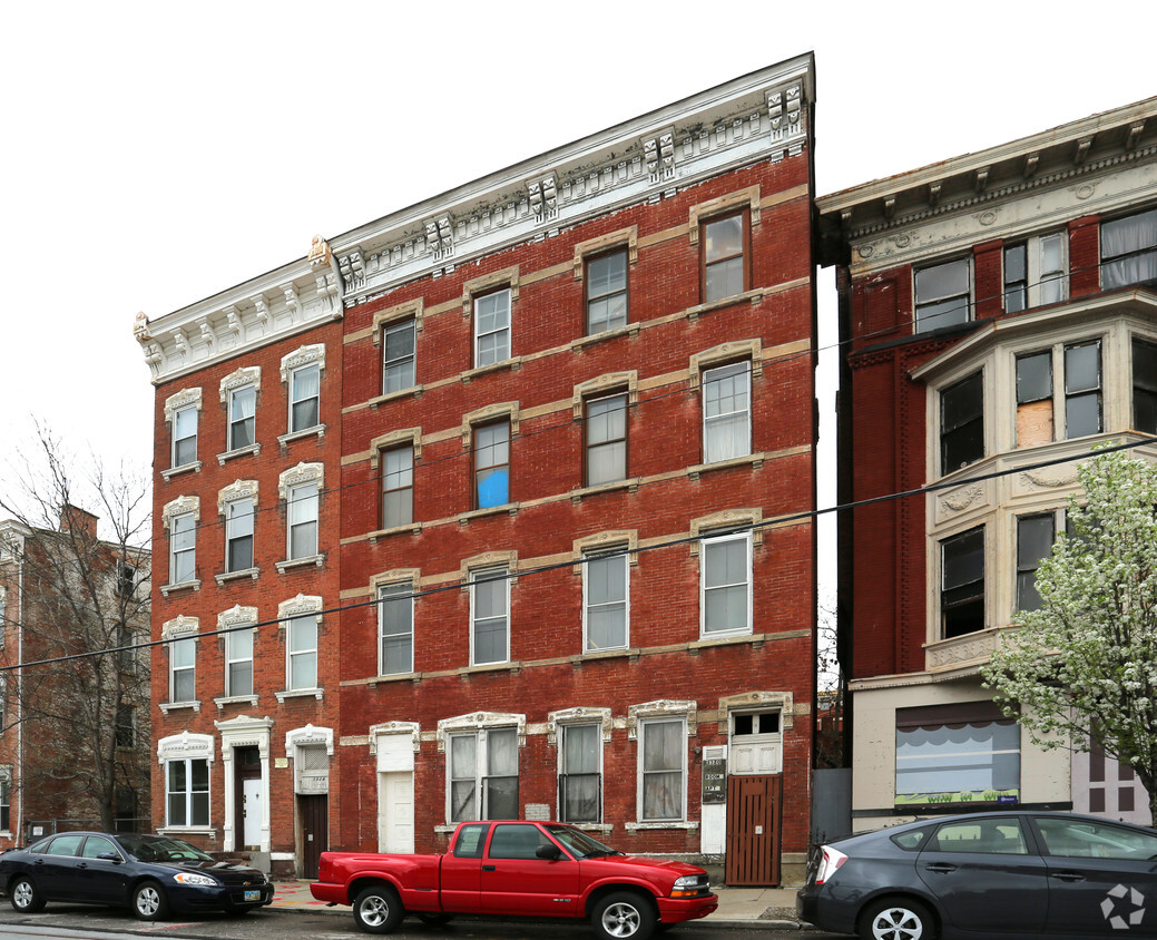 Primary Photo - 1320 Race St