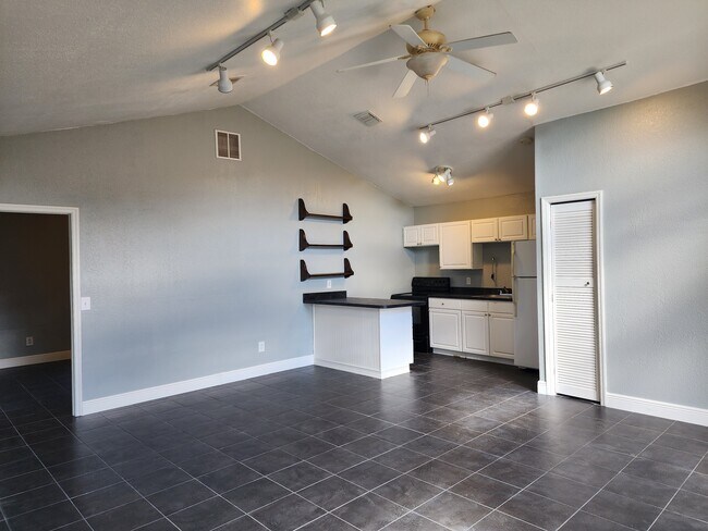 Foto del edificio - 5632 Pinerock Rd