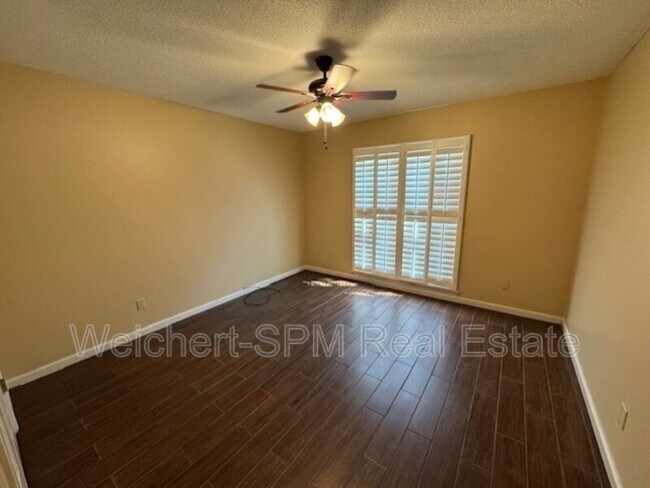 Foto del edificio - 8855 Lake Edge Cove W