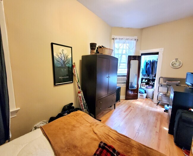 Foto del edificio - 2611 W George St