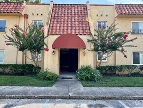 Building Photo - 6526 La Mirada Dr E