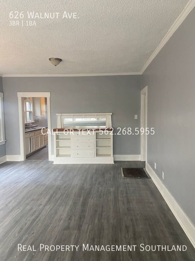 Building Photo - 3 Bedroom Apartment