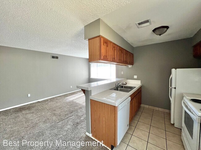 Building Photo - 2 br, 1 bath House - 72611 Edgehill Dr #4