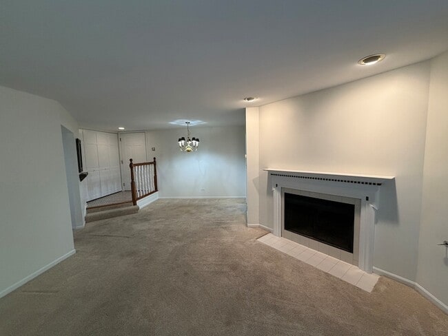 Building Photo - 986 West Ct