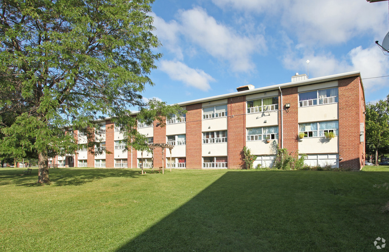 Building Photo - 20-22 Varna Dr