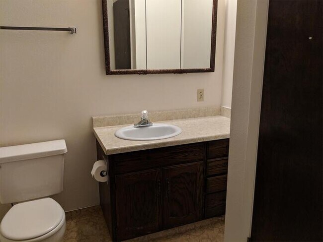 Building Photo - 1251 S Mountain View Dr