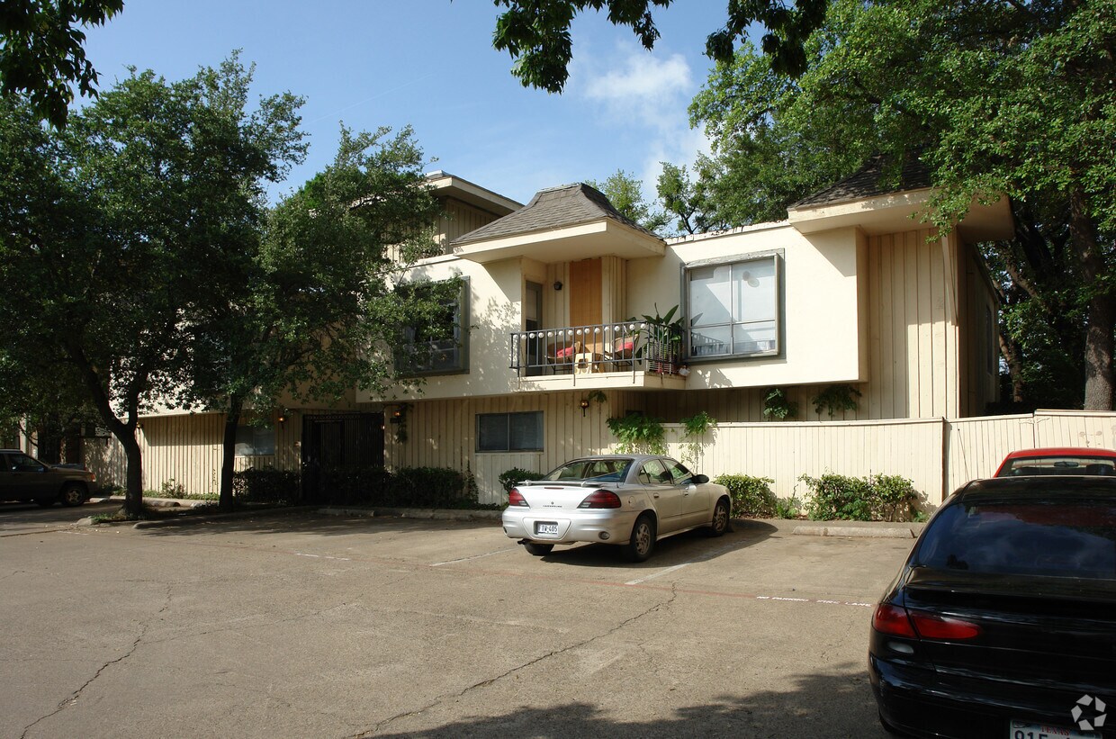 Building Photo - Holland Avenue Apartments