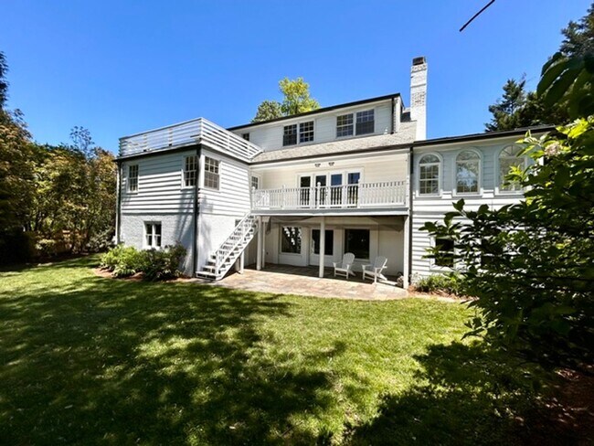 Foto del edificio - 5100 Upton St NW