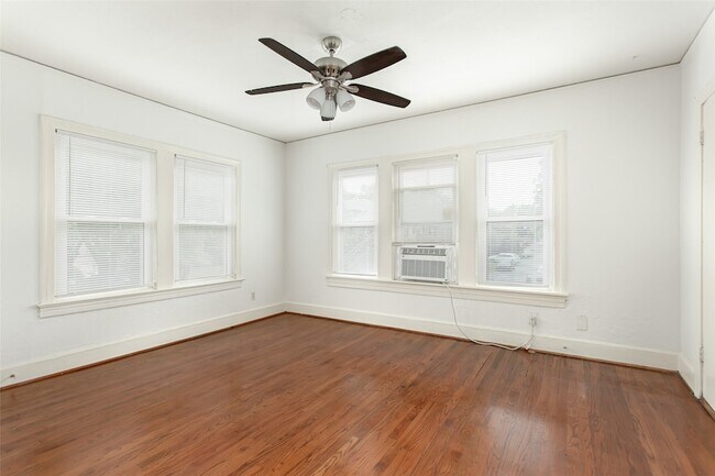 Photo - 5900 Oram St Apartment