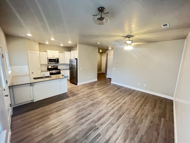 Building Photo - Cedar Bend End Unit