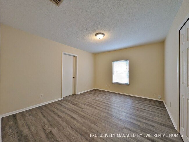 Building Photo - 443 W 58th St