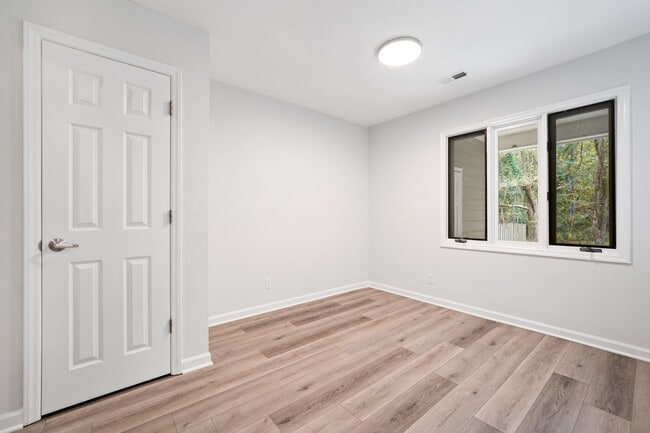Building Photo - 3BR/2.5BA Townhome in Prime Durham/Chapel Hill Location!