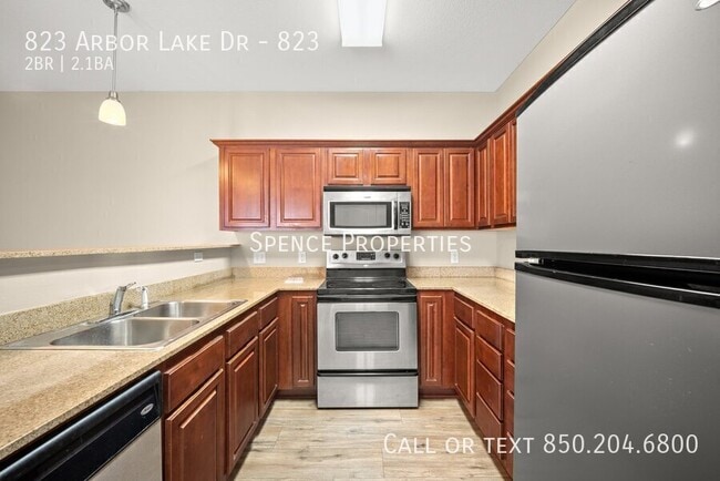Foto del edificio - 823 Arbor Lake Dr