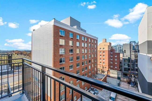 Foto del edificio - 43-34 53rd St