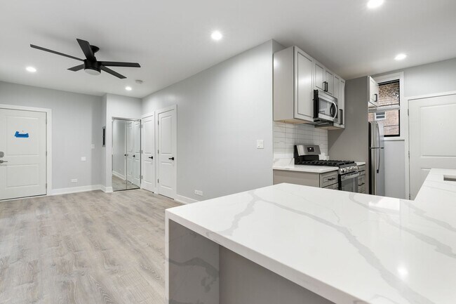 Foto del edificio - 7740 N Eastlake Ter