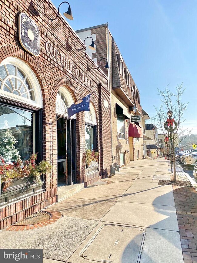 Building Photo - 118 E Lancaster Ave