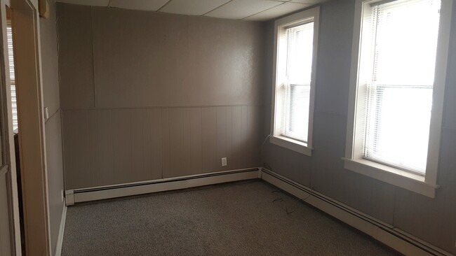 Living Room - 18 Willow St