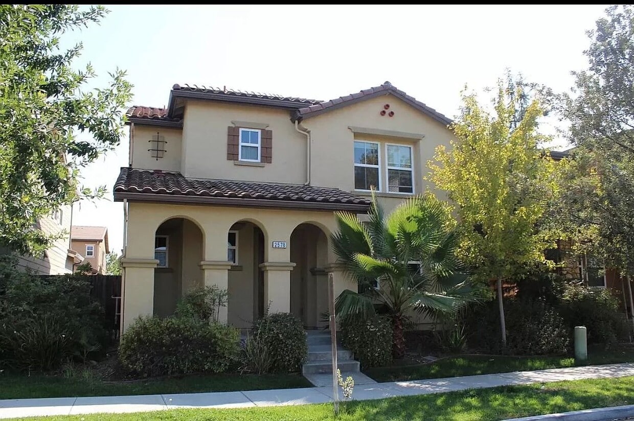 Primary Photo - Charming 3-Bedroom Home with Covered Patio and Modern Upgrades