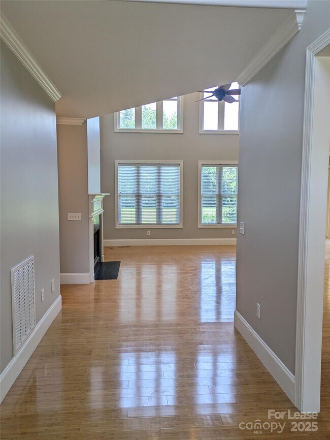 Foto del edificio - 103 Hickory Hill Rd