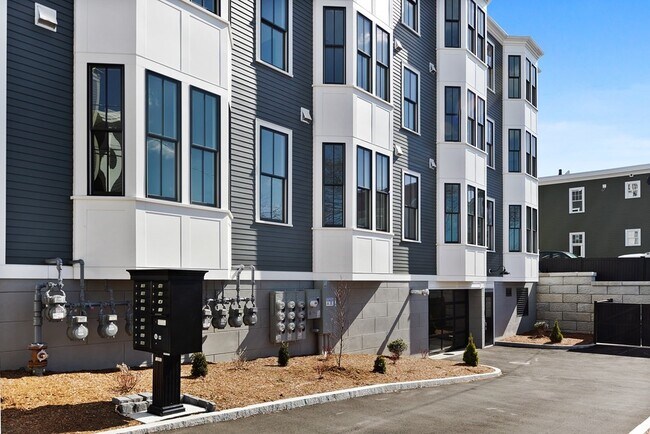Foto del edificio - 324 Bunker Hill St