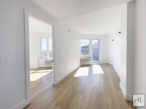 Building Photo - President Street / Spacious Crown Heights ...