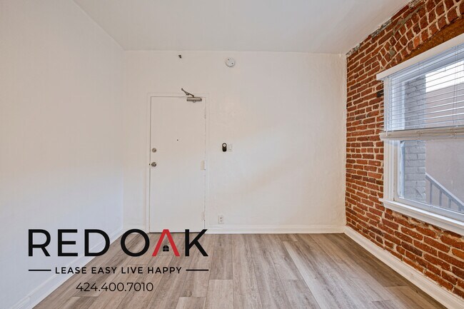 Foto del edificio - ONE MONTH FREE! Cozy and Bright Studio wit...