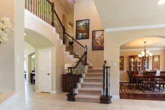 Building Photo - 162 W Hullwood Ct