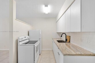 Building Photo - 1715 N 16th Ave