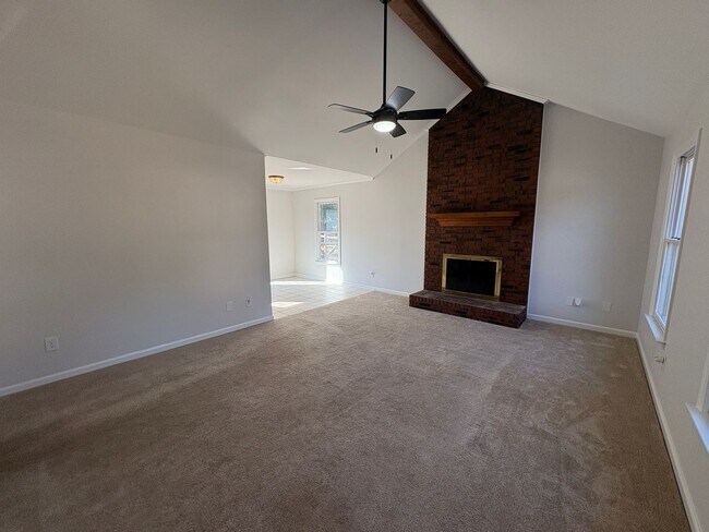 Foto del edificio - Rent Special on Beautifully Updated 3 Bedroom Home!