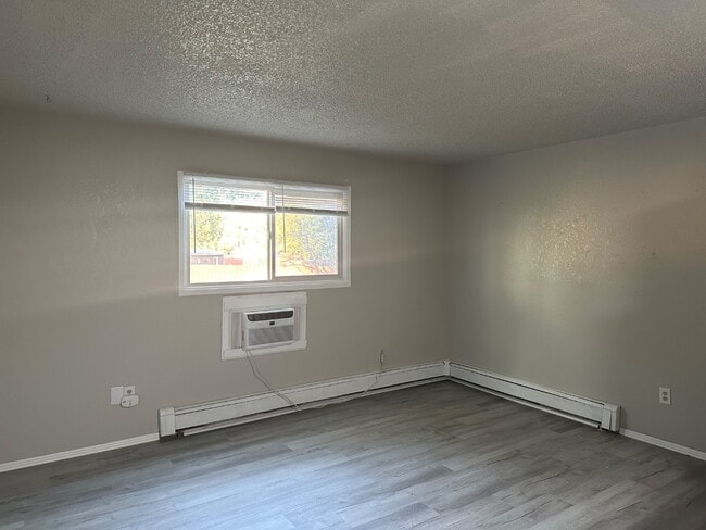 Building Photo - 346 Bench Blvd