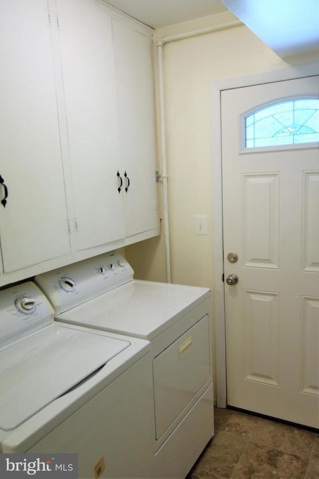 Building Photo - 12700 Millstream Dr