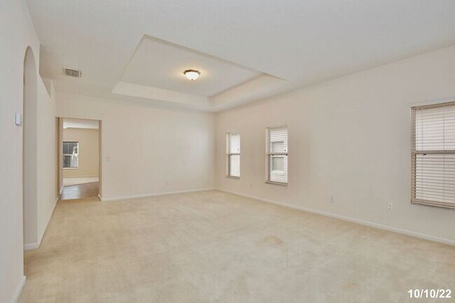 Building Photo - Amazing 3/2 Spacious Home with a Bonus Roo...