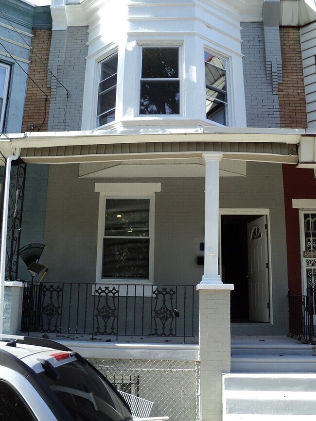 Foto del edificio - 161 W Weaver St
