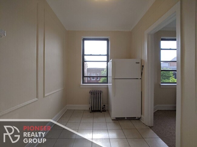 Building Photo - 4829 N Damen Ave