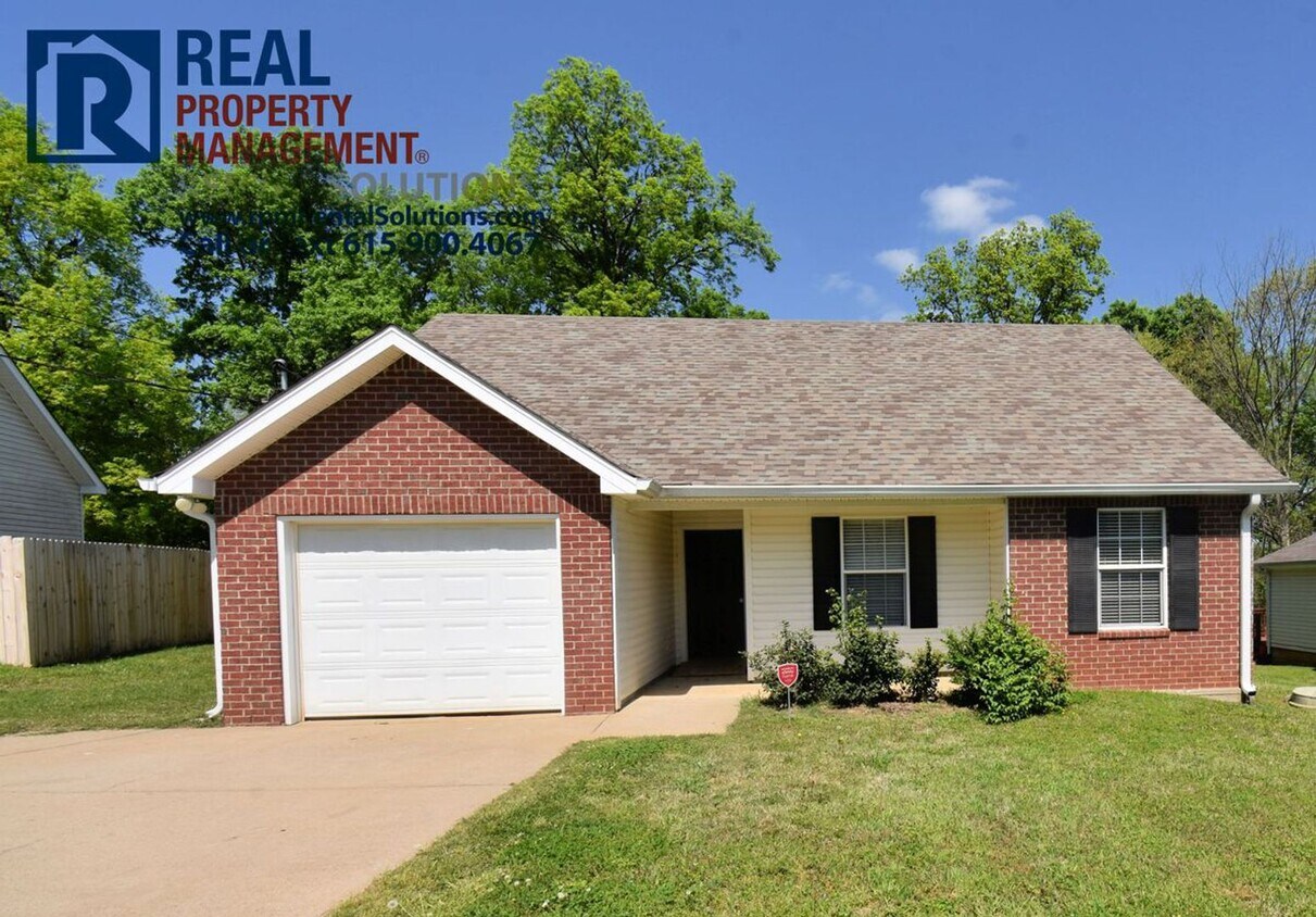 Foto principal - Adorable all brick 3BR/2BA home with attac...