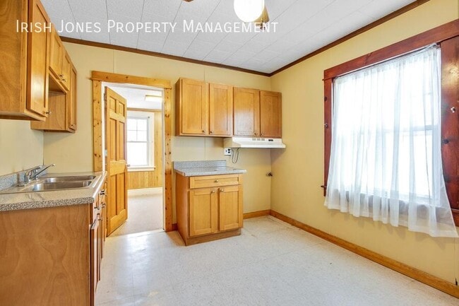 Building Photo - 58 Royal Ave