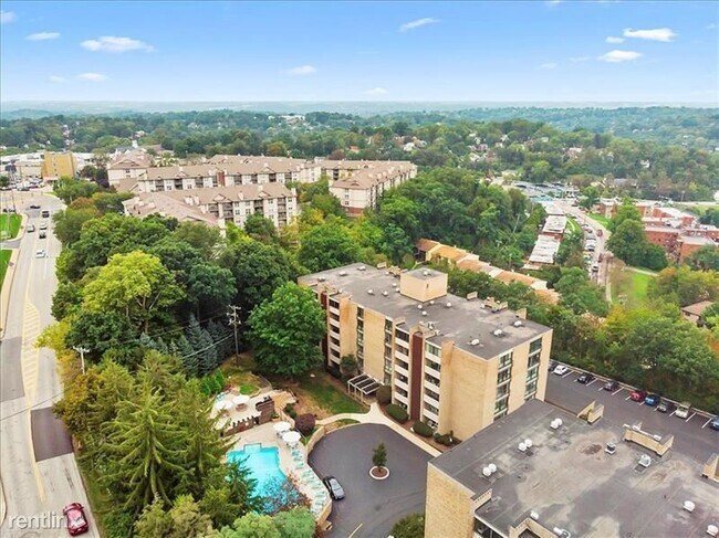 Foto del edificio - 1 br, 1 bath Condo - 53 Highland Rd Apt 401