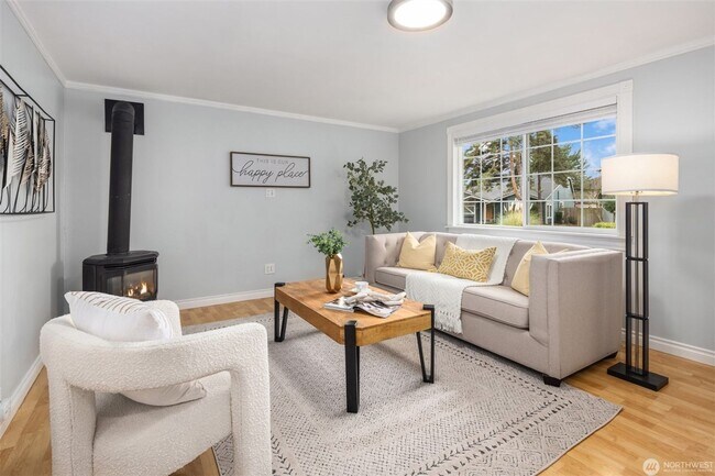 Building Photo - Kirkland 4 bedrooms 2 bathrooms single family house. Lake Washington School district. Close to To...