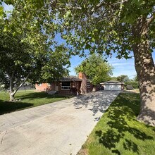 Building Photo - 821 N Rd 48